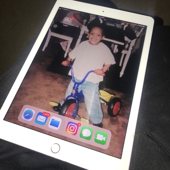 iPAD PRO 9” - Picture 3 of 4